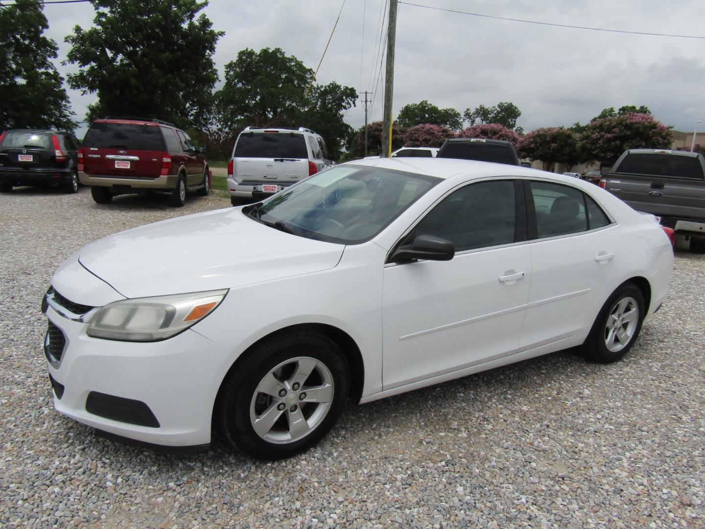 2014 White /Gray Chevrolet Malibu LS (1G11B5SLXEF) with an 2.5L L4 DOHC 16V engine, Automatic transmission, located at 15016 S Hwy 231, Midland City, AL, 36350, (334) 983-3001, 31.306210, -85.495277 - Photo#2