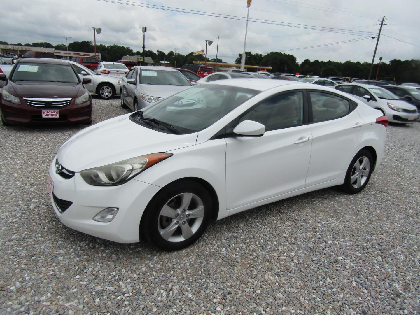 2013 White /Tan Hyundai Elantra Limited (5NPDH4AE1DH) with an 1.8L L4 DOHC 16V engine, Automatic transmission, located at 15016 S Hwy 231, Midland City, AL, 36350, (334) 983-3001, 31.306210, -85.495277 - Photo#2