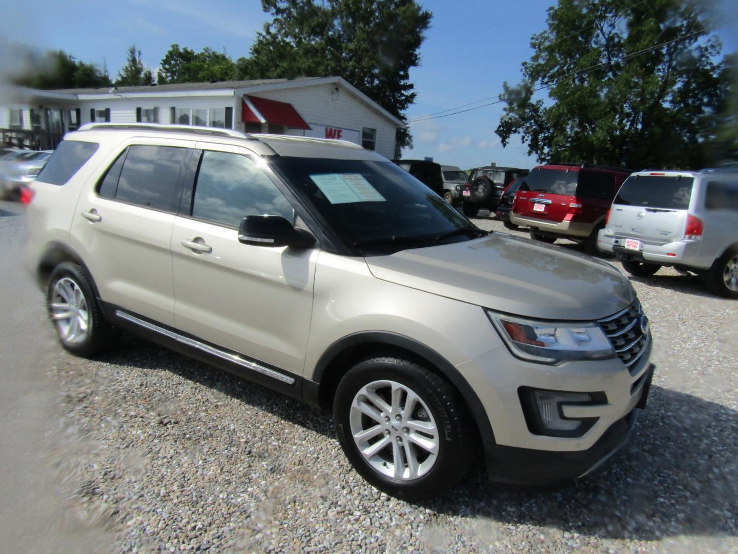 2017 CREAM Ford Explorer XLT FWD (1FM5K7D8XHG) with an 3.5L V6 DOHC 24V engine, 6A transmission, located at 15016 S Hwy 231, Midland City, AL, 36350, (334) 983-3001, 31.306210, -85.495277 - Photo#0