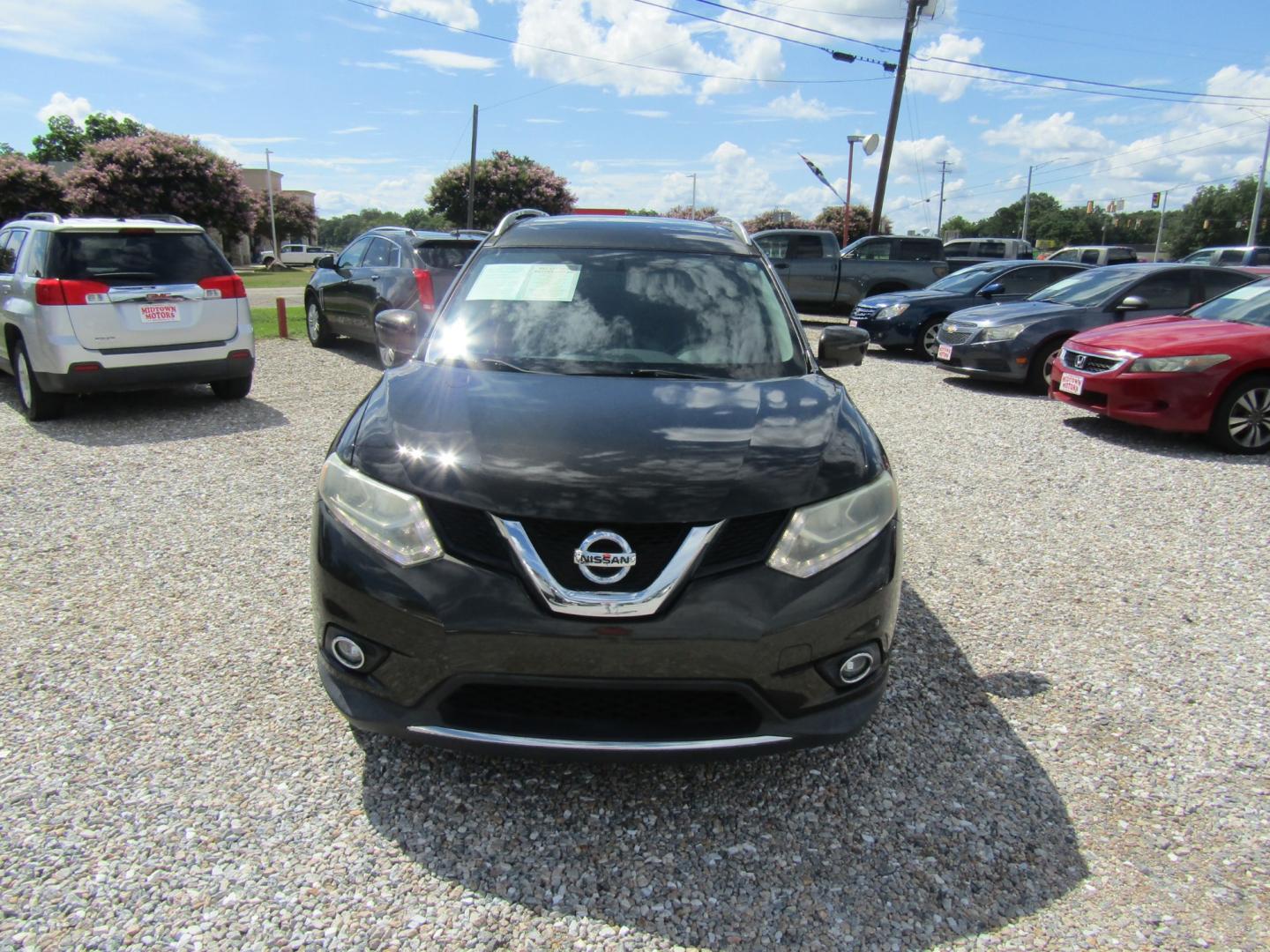 2016 Green /Gray Nissan Rogue S 2WD (5N1AT2MT9GC) with an 2.5L L4 DOHC 16V engine, Automatic transmission, located at 15016 S Hwy 231, Midland City, AL, 36350, (334) 983-3001, 31.306210, -85.495277 - Photo#1