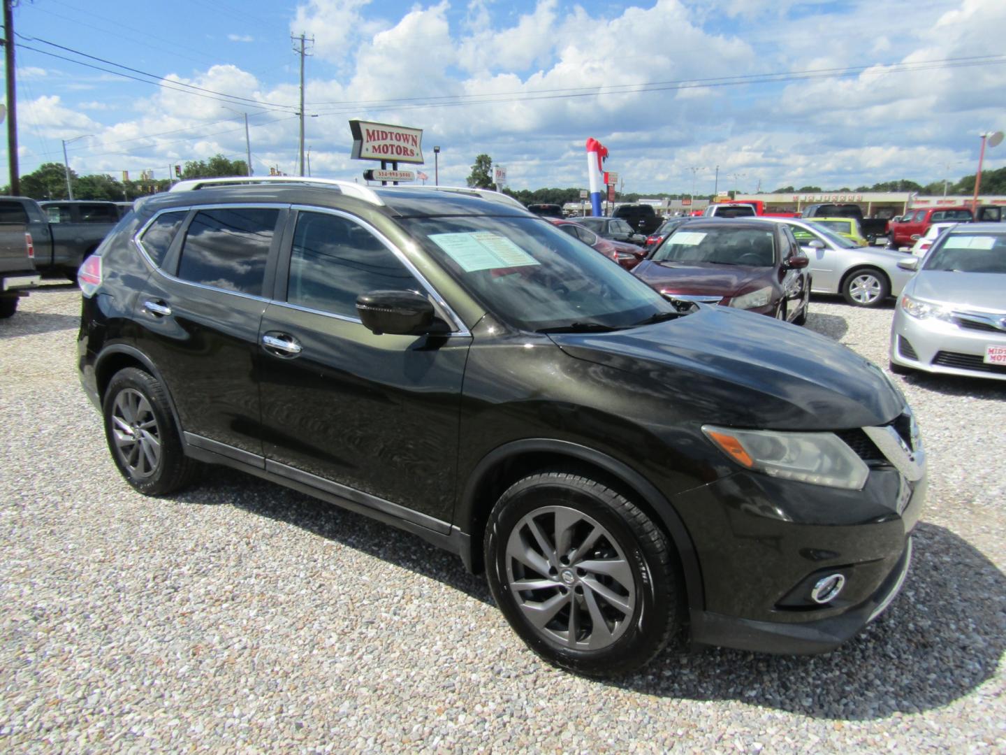 2016 Green /Gray Nissan Rogue S 2WD (5N1AT2MT9GC) with an 2.5L L4 DOHC 16V engine, Automatic transmission, located at 15016 S Hwy 231, Midland City, AL, 36350, (334) 983-3001, 31.306210, -85.495277 - Photo#0