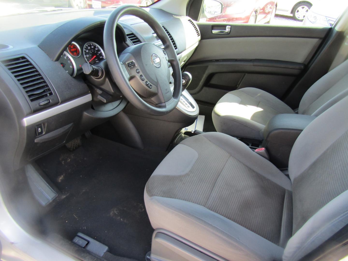 2012 Silver Nissan Sentra 2.0 (3N1AB6AP7CL) with an 2.0L L4 DOHC 16V engine, Automatic transmission, located at 15016 S Hwy 231, Midland City, AL, 36350, (334) 983-3001, 31.306210, -85.495277 - Photo#3