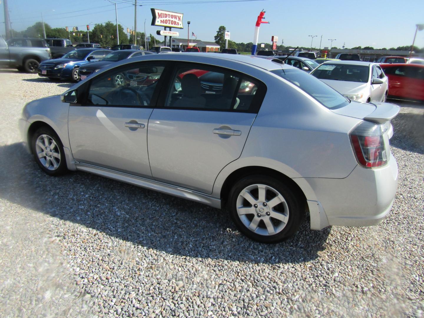 2012 Silver Nissan Sentra 2.0 (3N1AB6AP7CL) with an 2.0L L4 DOHC 16V engine, Automatic transmission, located at 15016 S Hwy 231, Midland City, AL, 36350, (334) 983-3001, 31.306210, -85.495277 - Photo#5