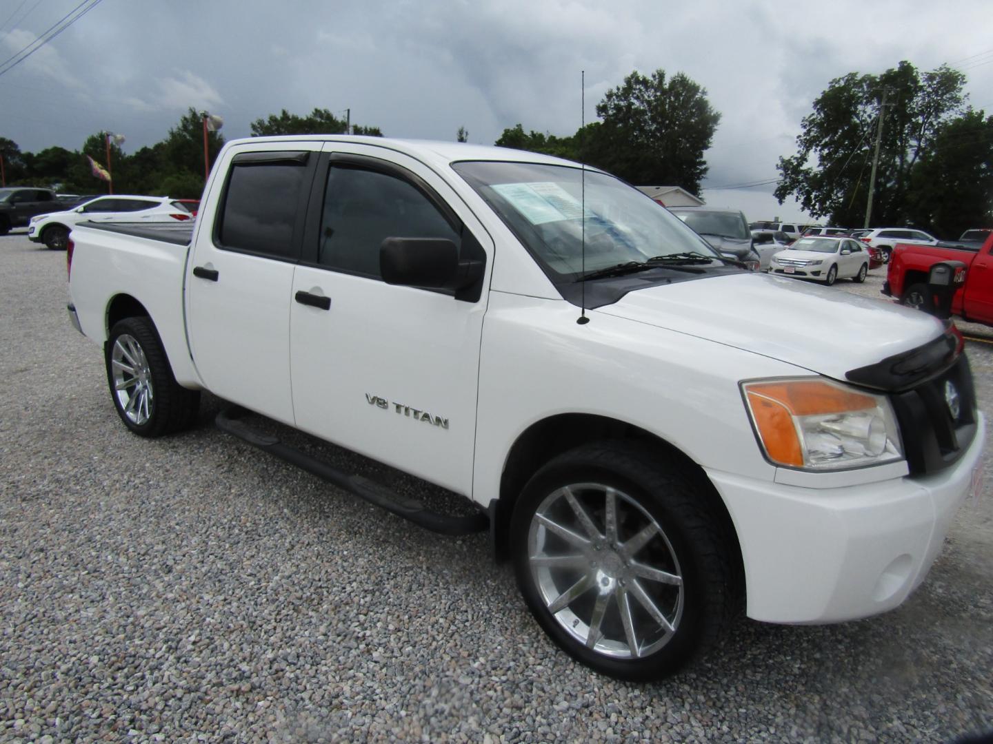 2011 White Nissan Titan SV Crew Cab 4WD (1N6BA0EK8BN) with an 5.6L V8 DOHC 32V FFV engine, Automatic transmission, located at 15016 S Hwy 231, Midland City, AL, 36350, (334) 983-3001, 31.306210, -85.495277 - Photo#0