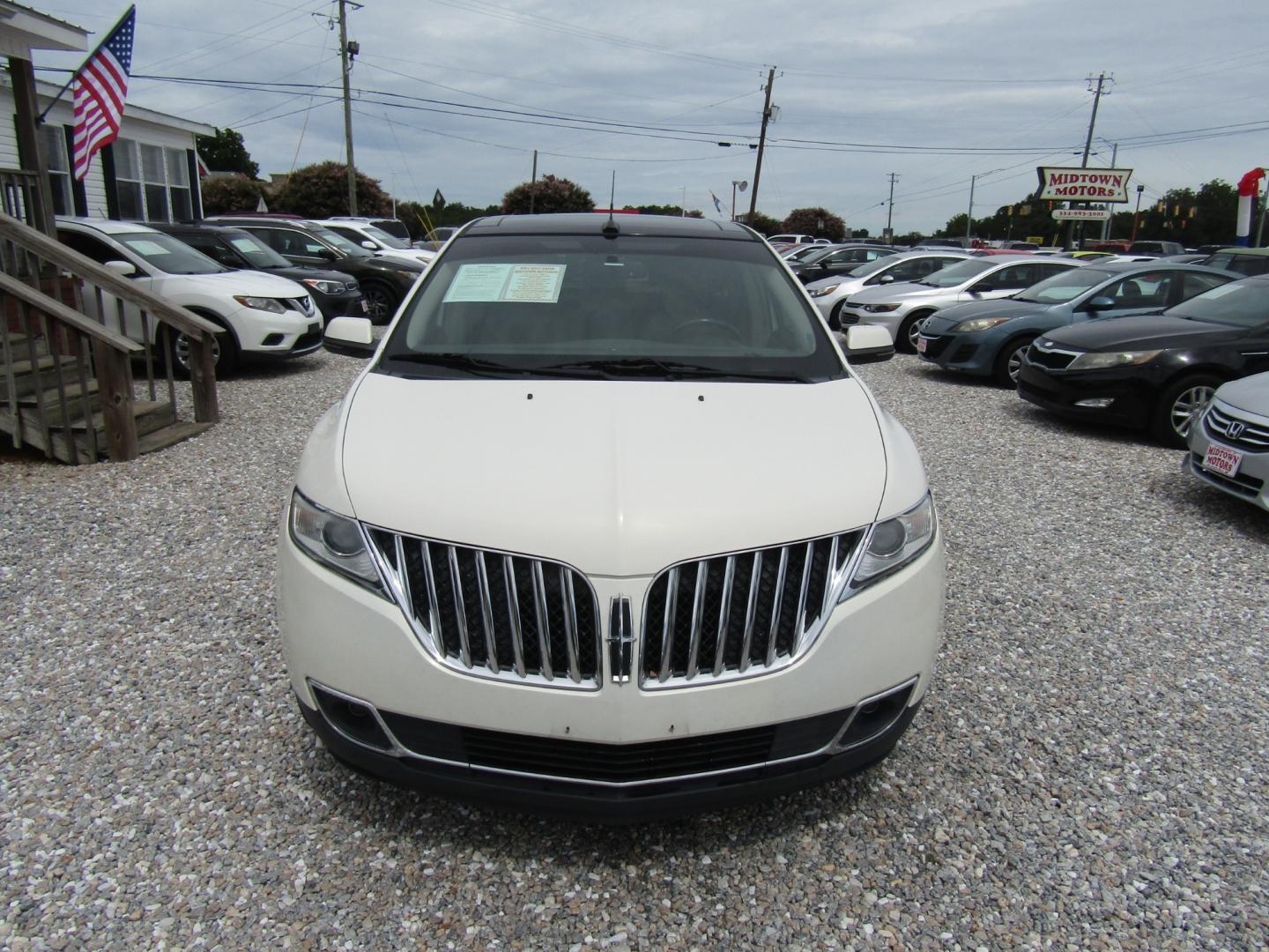 2013 CREAM /Tan Lincoln MKX FWD (2LMDJ6JK8DB) with an 3.7L V6 DOHC 24V engine, Automatic transmission, located at 15016 S Hwy 231, Midland City, AL, 36350, (334) 983-3001, 31.306210, -85.495277 - Photo#1