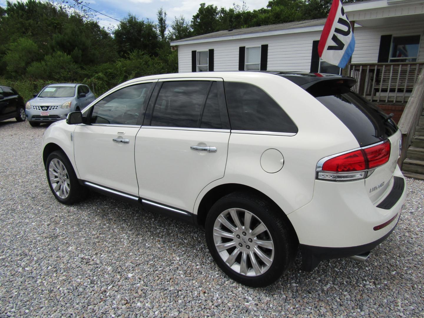 2013 CREAM /Tan Lincoln MKX FWD (2LMDJ6JK8DB) with an 3.7L V6 DOHC 24V engine, Automatic transmission, located at 15016 S Hwy 231, Midland City, AL, 36350, (334) 983-3001, 31.306210, -85.495277 - Photo#5