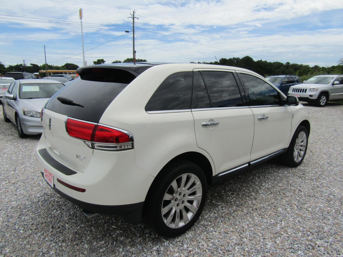 2013 CREAM /Tan Lincoln MKX FWD (2LMDJ6JK8DB) with an 3.7L V6 DOHC 24V engine, Automatic transmission, located at 15016 S Hwy 231, Midland City, AL, 36350, (334) 983-3001, 31.306210, -85.495277 - Photo#7