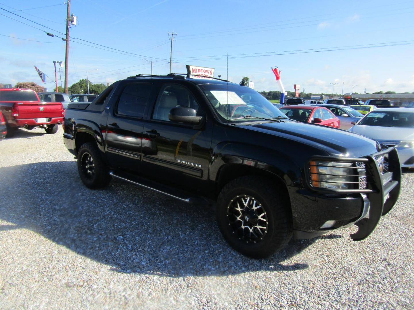 2011 Black /Tan Chevrolet Avalanche LT 4WD (3GNTKFE34BG) with an 5.3L V8 OHV 16V FFV engine, Automatic transmission, located at 15016 S Hwy 231, Midland City, AL, 36350, (334) 983-3001, 31.306210, -85.495277 - Photo#0