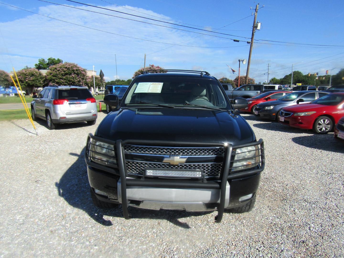 2011 Black /Tan Chevrolet Avalanche LT 4WD (3GNTKFE34BG) with an 5.3L V8 OHV 16V FFV engine, Automatic transmission, located at 15016 S Hwy 231, Midland City, AL, 36350, (334) 983-3001, 31.306210, -85.495277 - Photo#1