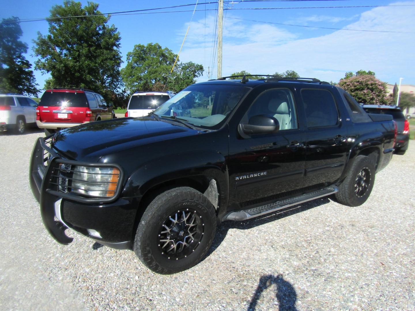 2011 Black /Tan Chevrolet Avalanche LT 4WD (3GNTKFE34BG) with an 5.3L V8 OHV 16V FFV engine, Automatic transmission, located at 15016 S Hwy 231, Midland City, AL, 36350, (334) 983-3001, 31.306210, -85.495277 - Photo#2