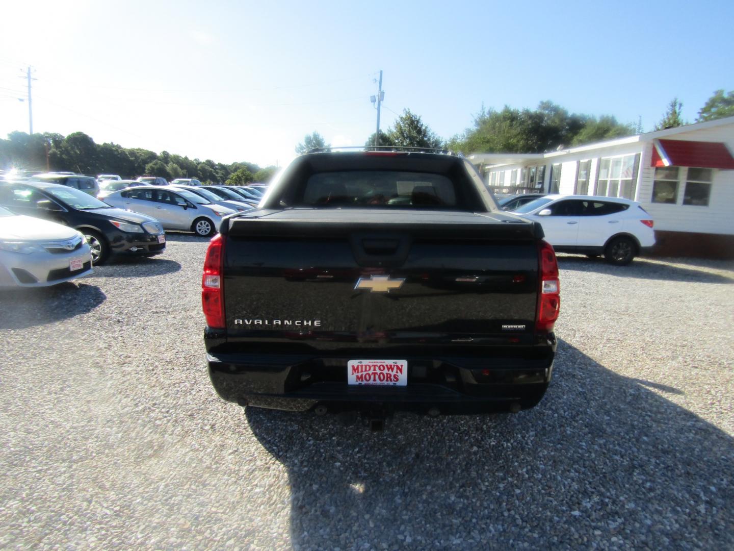 2011 Black /Tan Chevrolet Avalanche LT 4WD (3GNTKFE34BG) with an 5.3L V8 OHV 16V FFV engine, Automatic transmission, located at 15016 S Hwy 231, Midland City, AL, 36350, (334) 983-3001, 31.306210, -85.495277 - Photo#6