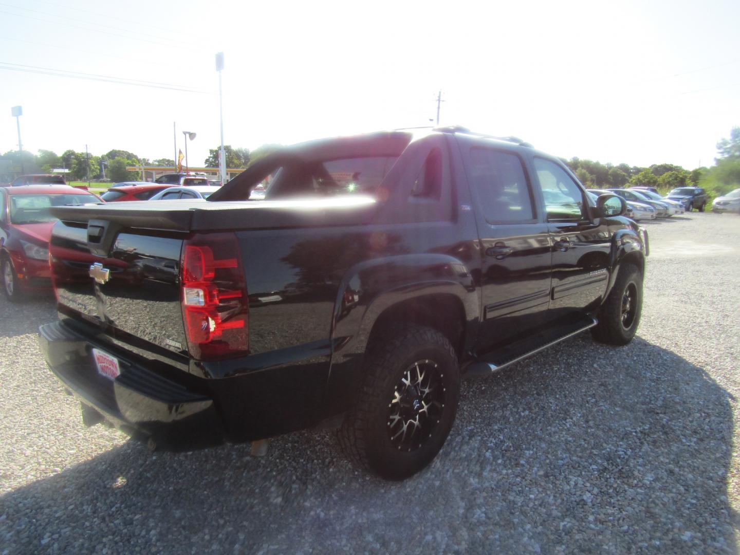 2011 Black /Tan Chevrolet Avalanche LT 4WD (3GNTKFE34BG) with an 5.3L V8 OHV 16V FFV engine, Automatic transmission, located at 15016 S Hwy 231, Midland City, AL, 36350, (334) 983-3001, 31.306210, -85.495277 - Photo#7