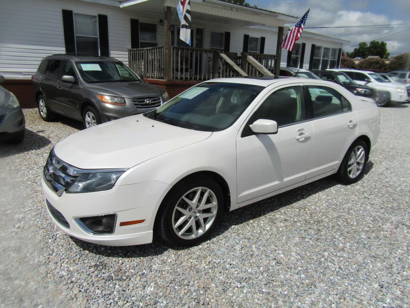 2012 White /Tan Ford Fusion SEL (3FAHP0JA4CR) with an 2.5L L4 DOHC 16V engine, Automatic transmission, located at 15016 S Hwy 231, Midland City, AL, 36350, (334) 983-3001, 31.306210, -85.495277 - Photo#2