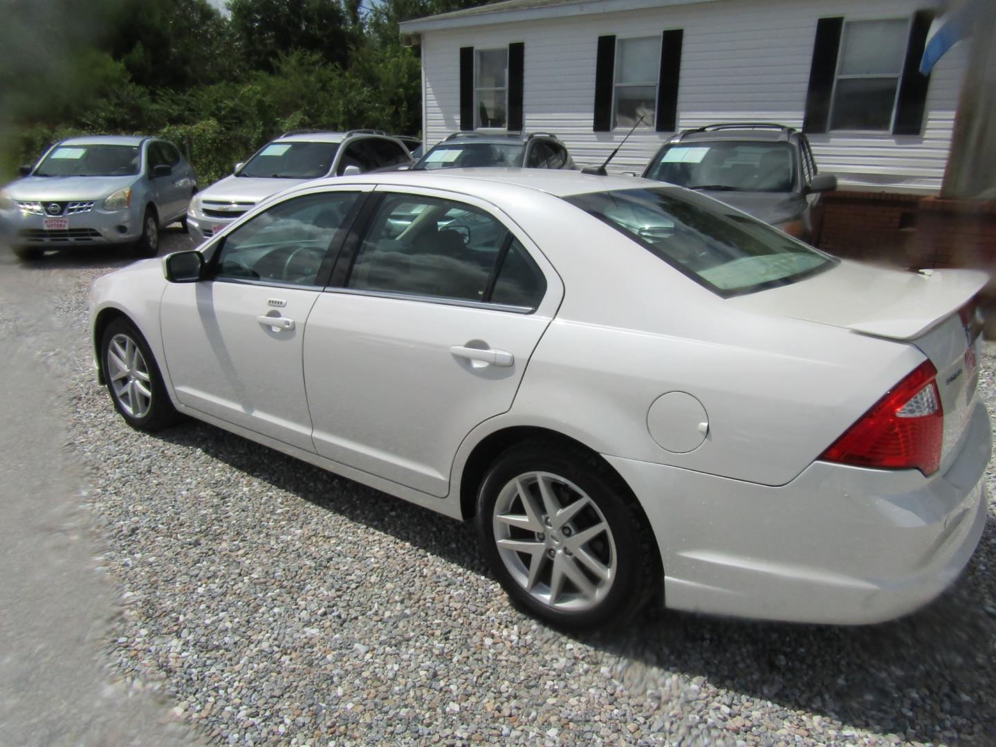 2012 White /Tan Ford Fusion SEL (3FAHP0JA4CR) with an 2.5L L4 DOHC 16V engine, Automatic transmission, located at 15016 S Hwy 231, Midland City, AL, 36350, (334) 983-3001, 31.306210, -85.495277 - Photo#5