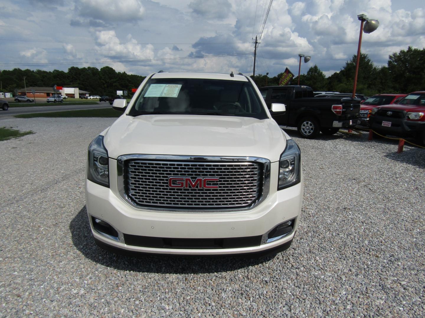 2015 White /Gray GMC Yukon Denali 2WD (1GKS1CKJ9FR) with an 6.2L V8 OHV 16V engine, Automatic transmission, located at 15016 S Hwy 231, Midland City, AL, 36350, (334) 983-3001, 31.306210, -85.495277 - Photo#1