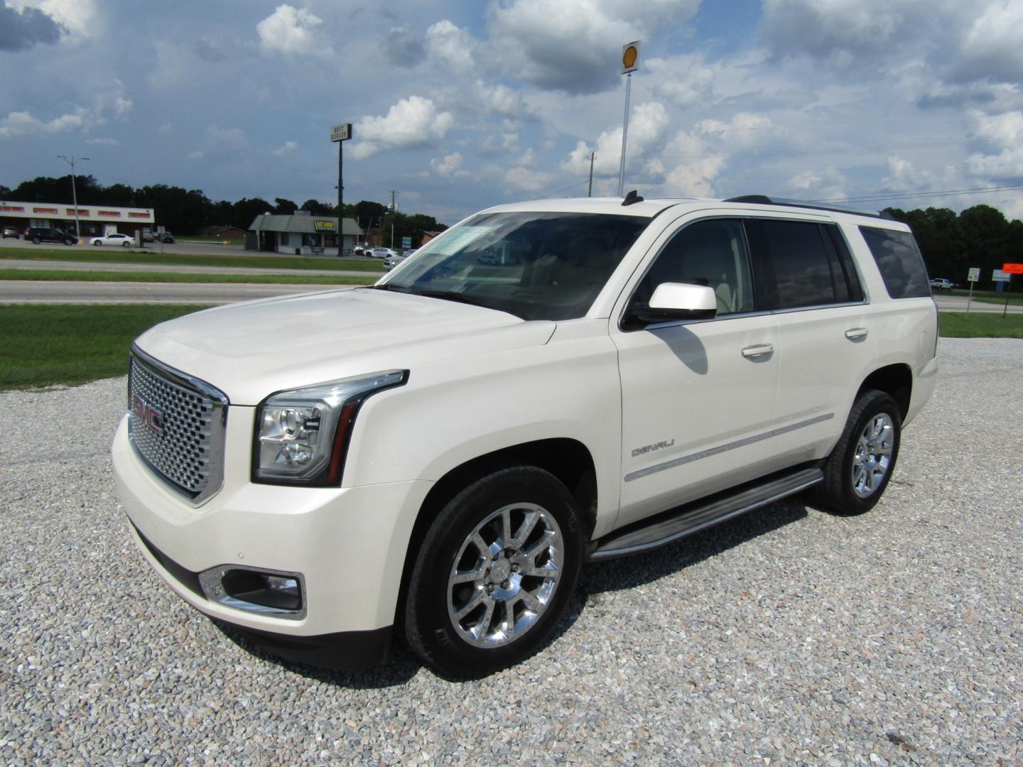 2015 White /Gray GMC Yukon Denali 2WD (1GKS1CKJ9FR) with an 6.2L V8 OHV 16V engine, Automatic transmission, located at 15016 S Hwy 231, Midland City, AL, 36350, (334) 983-3001, 31.306210, -85.495277 - Photo#2