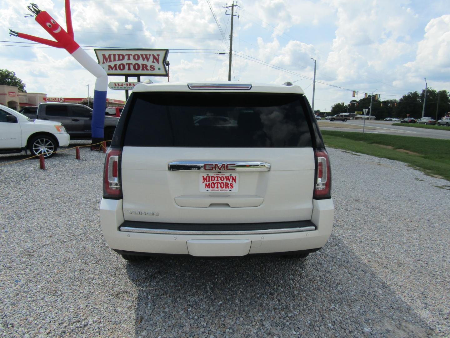 2015 White /Gray GMC Yukon Denali 2WD (1GKS1CKJ9FR) with an 6.2L V8 OHV 16V engine, Automatic transmission, located at 15016 S Hwy 231, Midland City, AL, 36350, (334) 983-3001, 31.306210, -85.495277 - Photo#6