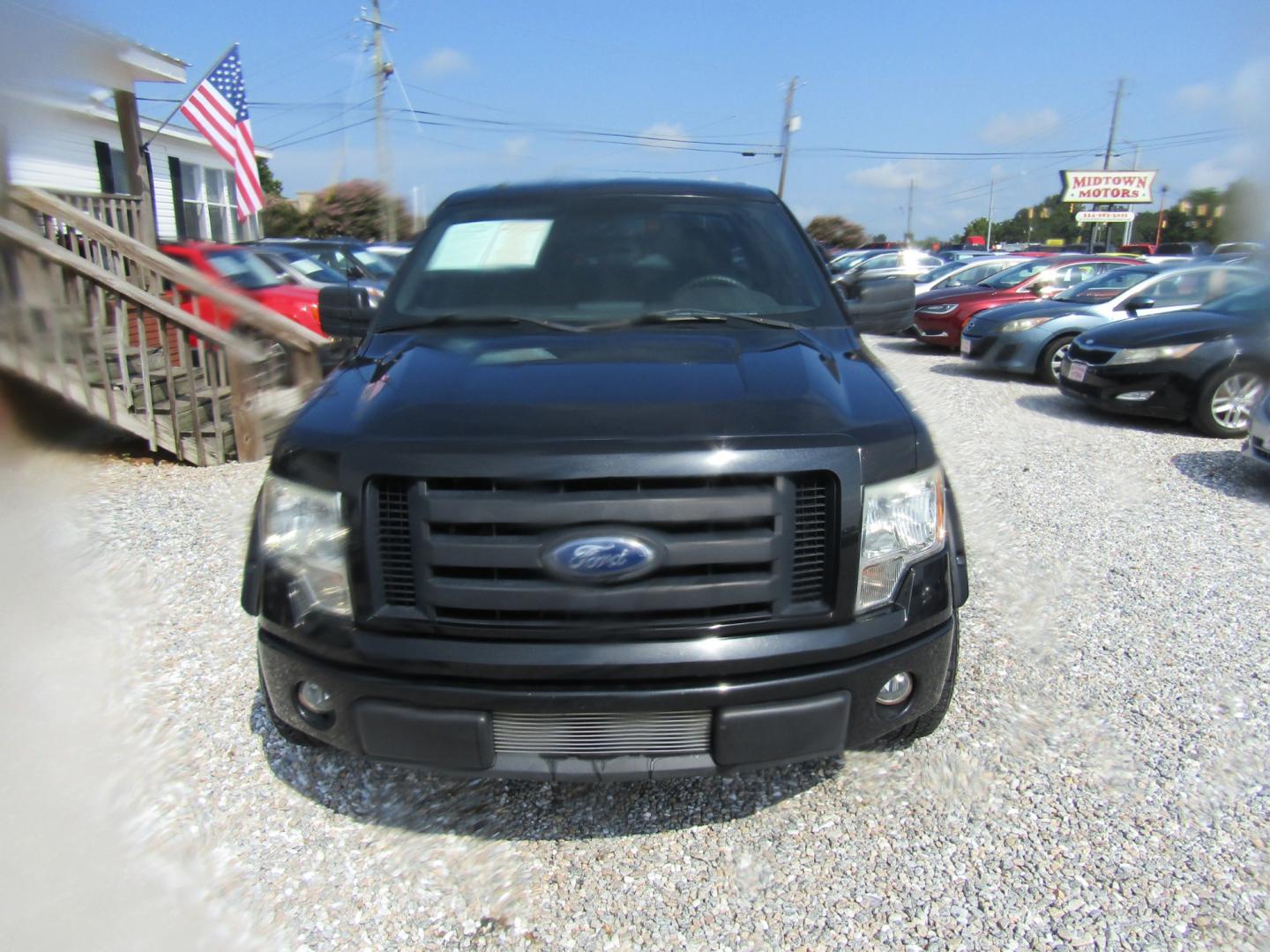 2010 Black /Gray Ford F-150 STX 6.5-ft. Bed 2WD (1FTMF1CW8AK) with an 4.6L V8 SOHC 24V engine, Automatic transmission, located at 15016 S Hwy 231, Midland City, AL, 36350, (334) 983-3001, 31.306210, -85.495277 - Photo#1