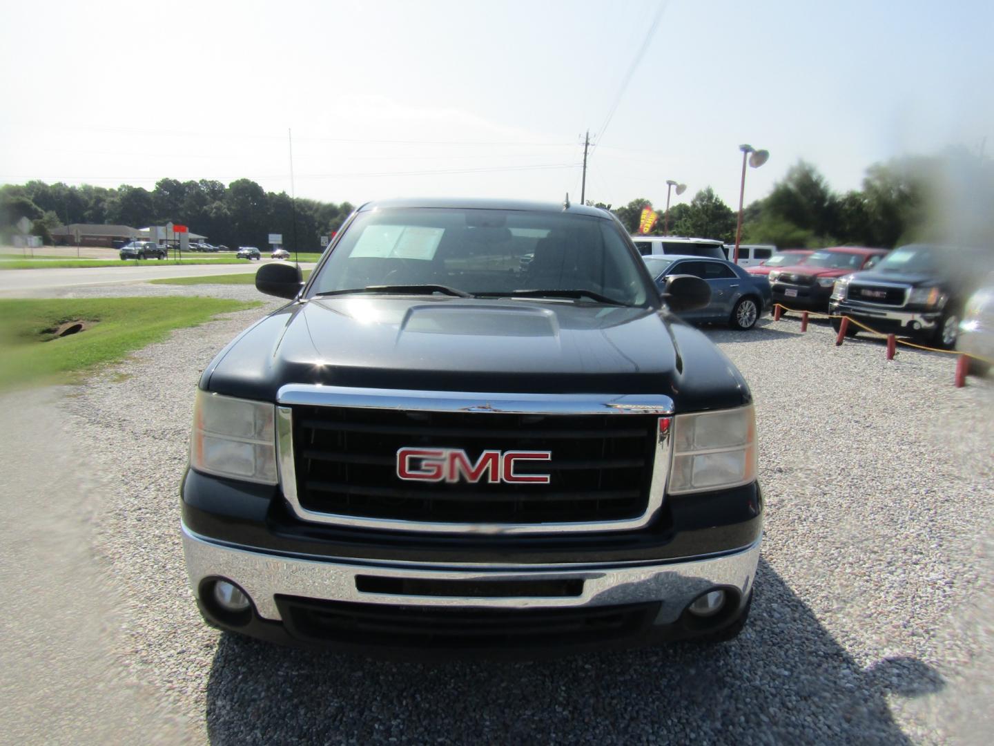 2010 Black /Gray GMC Sierra 1500 SLE Crew Cab 4WD (3GTRKVE3XAG) with an 5.3L V8 OHV 16V FFV engine, 4-Speed Automatic transmission, located at 15016 S Hwy 231, Midland City, AL, 36350, (334) 983-3001, 31.306210, -85.495277 - Photo#1