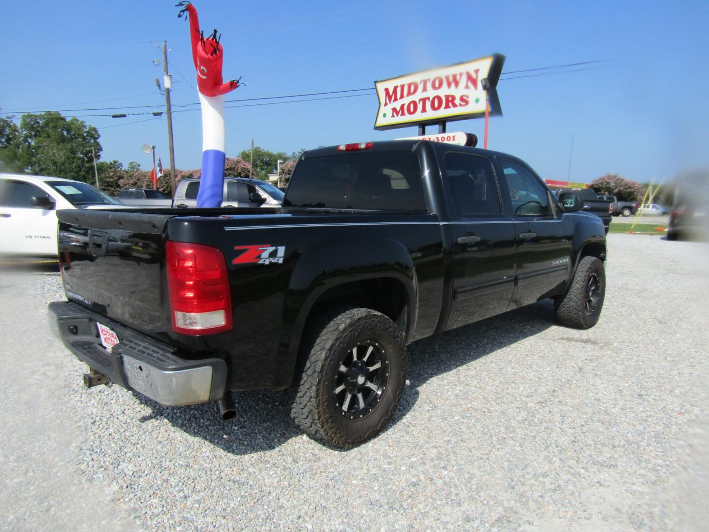 2010 Black /Gray GMC Sierra 1500 SLE Crew Cab 4WD (3GTRKVE3XAG) with an 5.3L V8 OHV 16V FFV engine, 4-Speed Automatic transmission, located at 15016 S Hwy 231, Midland City, AL, 36350, (334) 983-3001, 31.306210, -85.495277 - Photo#7