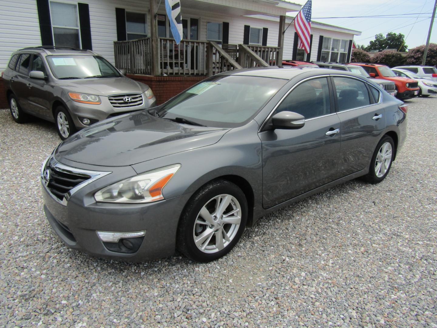 2014 Gray Nissan Altima 2.5 SL (1N4AL3AP0EN) with an 2.5L L4 DOHC 16V engine, Automatic transmission, located at 15016 S Hwy 231, Midland City, AL, 36350, (334) 983-3001, 31.306210, -85.495277 - Photo#2