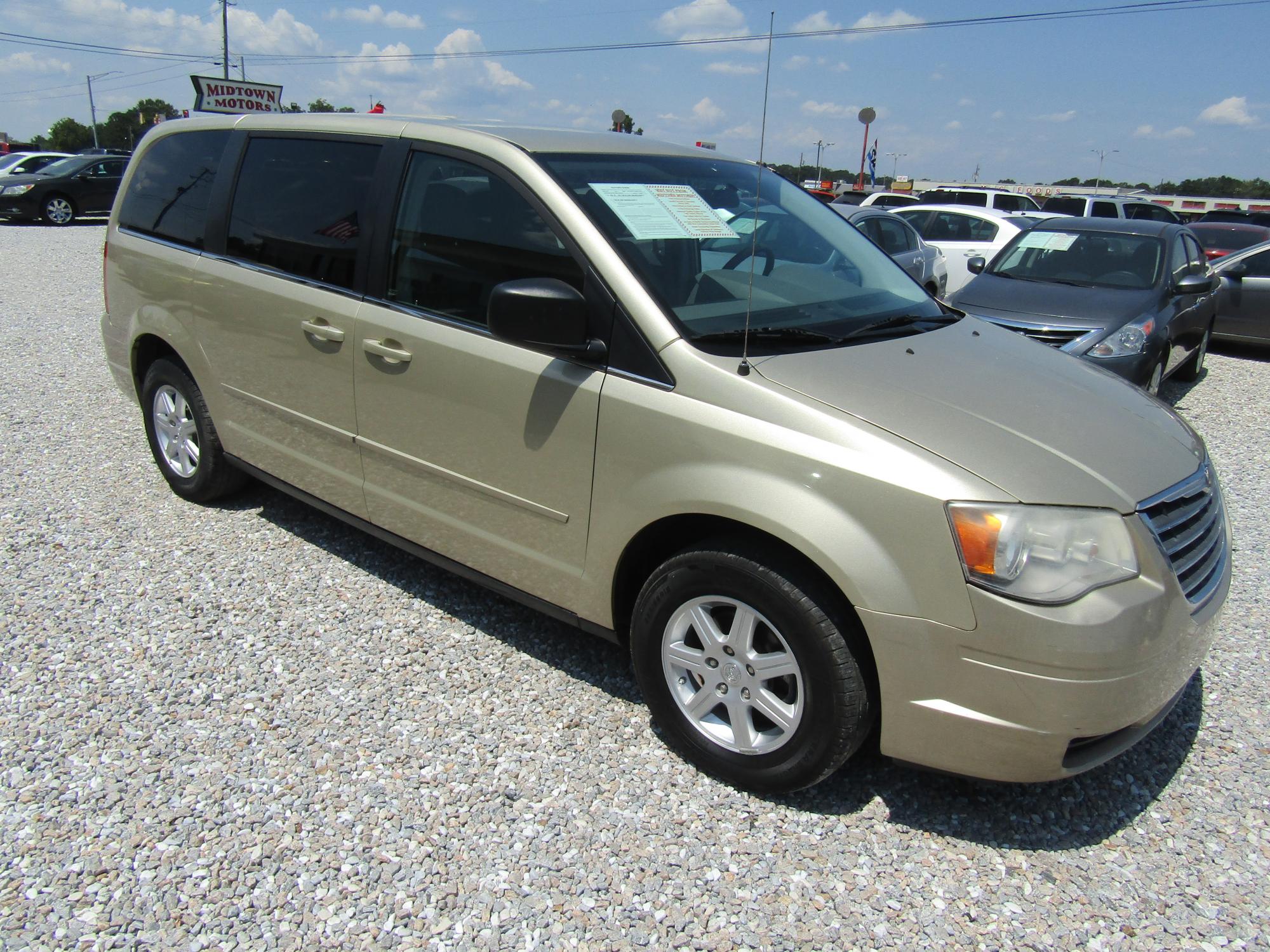 photo of 2010 Chrysler Town & Country 