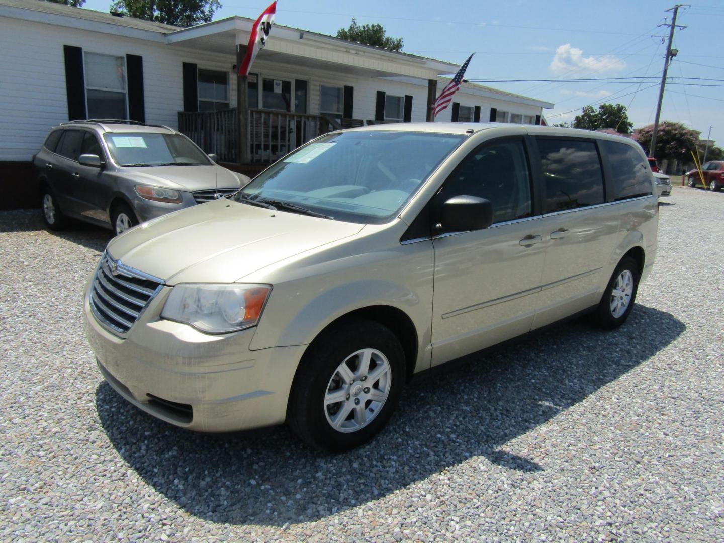 2010 Chrysler Town & Country Voyager (2A4RR2D16AR) with an 3.8L V6 OHV 12V engine, Automatic transmission, located at 15016 S Hwy 231, Midland City, AL, 36350, (334) 983-3001, 31.306210, -85.495277 - Photo#2