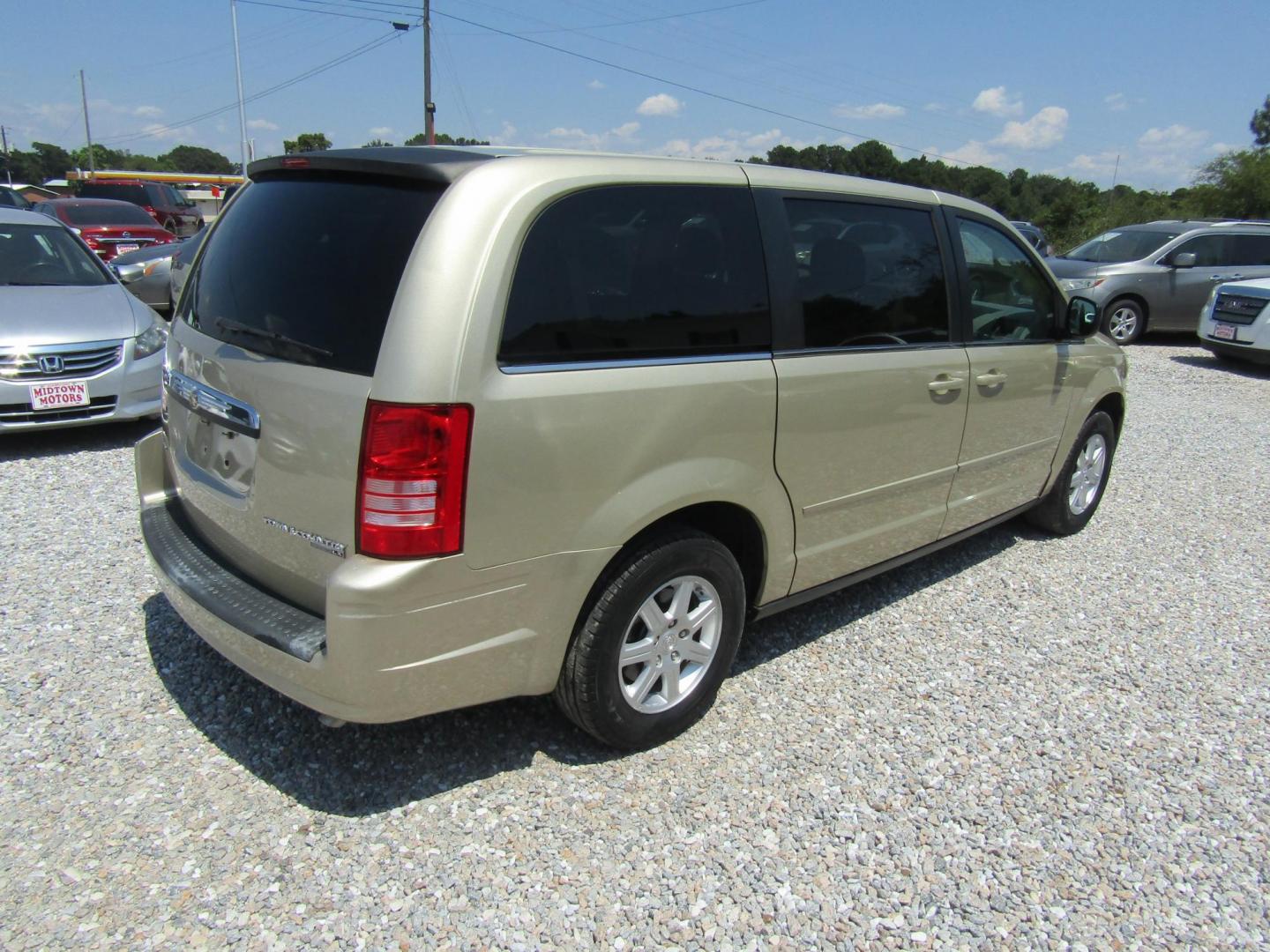 2010 Chrysler Town & Country Voyager (2A4RR2D16AR) with an 3.8L V6 OHV 12V engine, Automatic transmission, located at 15016 S Hwy 231, Midland City, AL, 36350, (334) 983-3001, 31.306210, -85.495277 - Photo#6