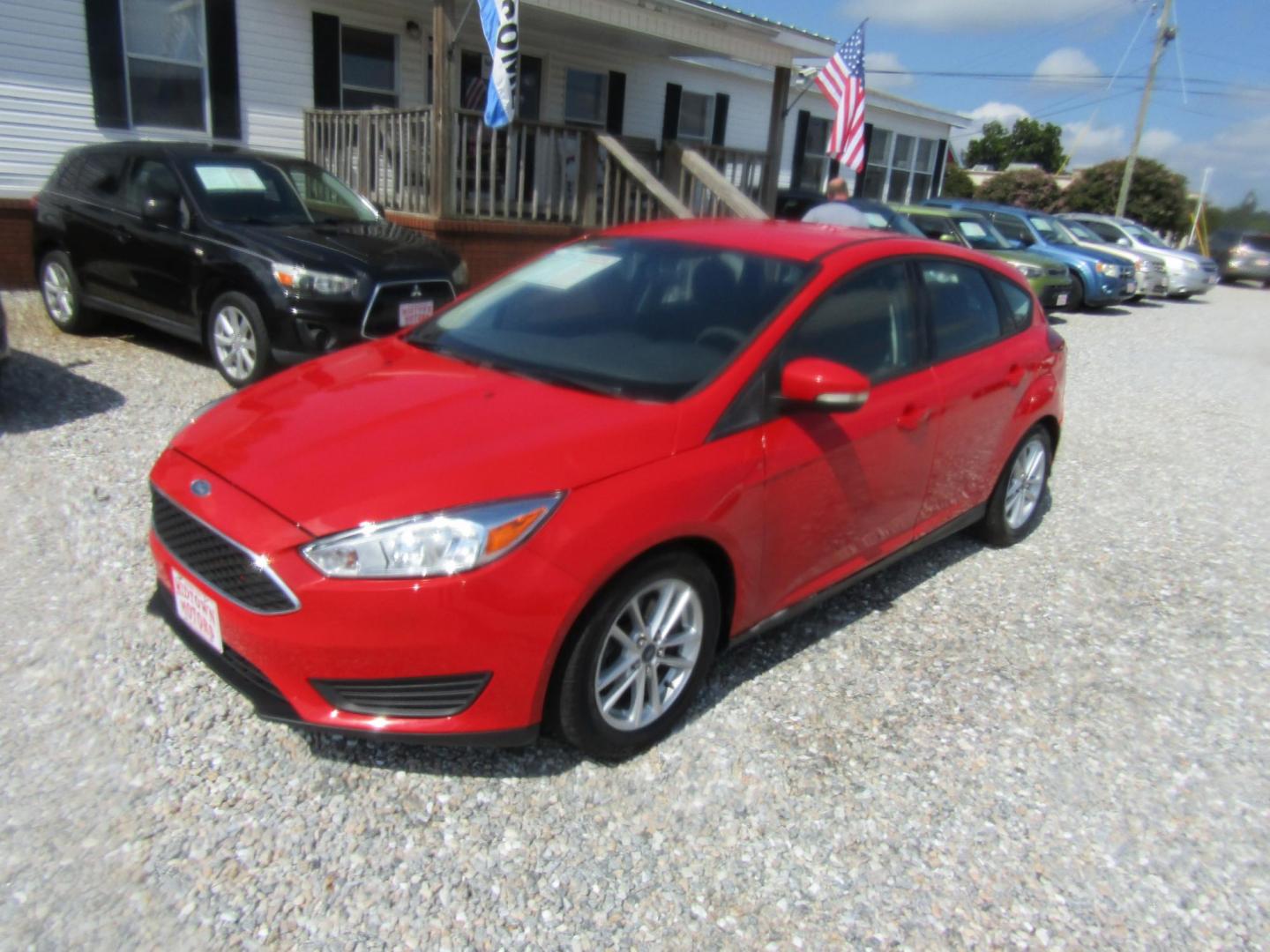 2016 Ford Focus SE Hatch (1FADP3K24GL) with an 2.0L L4 DOHC 16V engine, Automatic transmission, located at 15016 S Hwy 231, Midland City, AL, 36350, (334) 983-3001, 31.306210, -85.495277 - Photo#2