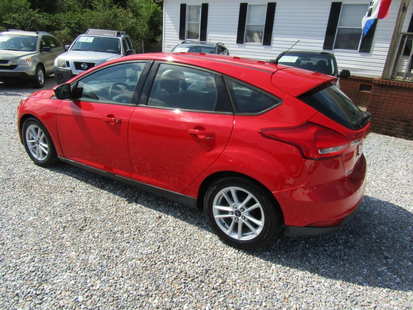 2016 Ford Focus SE Hatch (1FADP3K24GL) with an 2.0L L4 DOHC 16V engine, Automatic transmission, located at 15016 S Hwy 231, Midland City, AL, 36350, (334) 983-3001, 31.306210, -85.495277 - Photo#7