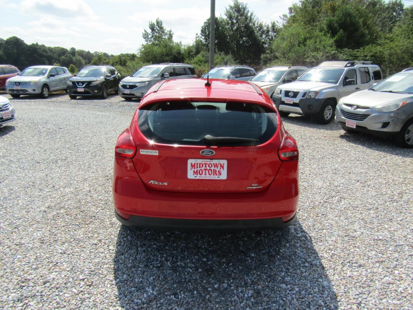 2016 Ford Focus SE Hatch (1FADP3K24GL) with an 2.0L L4 DOHC 16V engine, Automatic transmission, located at 15016 S Hwy 231, Midland City, AL, 36350, (334) 983-3001, 31.306210, -85.495277 - Photo#6