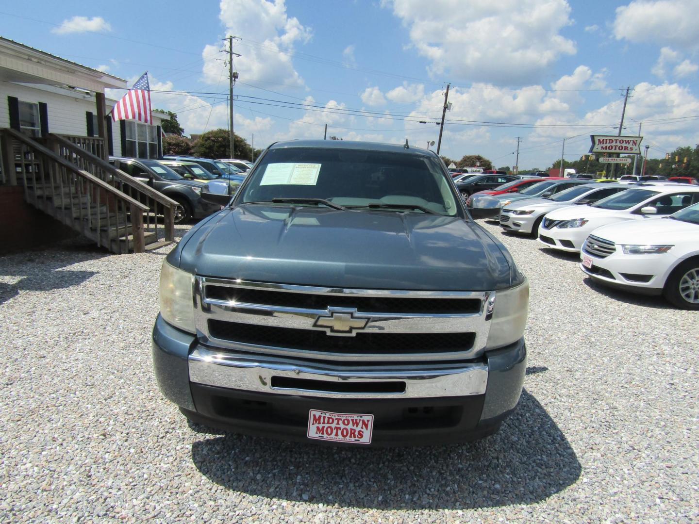 2011 Chevrolet Silverado 1500 LS Crew Cab Short Box 2WD (3GCPCREAXBG) with an 4.8L V8 OHV 16V engine, Automatic transmission, located at 15016 S Hwy 231, Midland City, AL, 36350, (334) 983-3001, 31.306210, -85.495277 - Photo#1