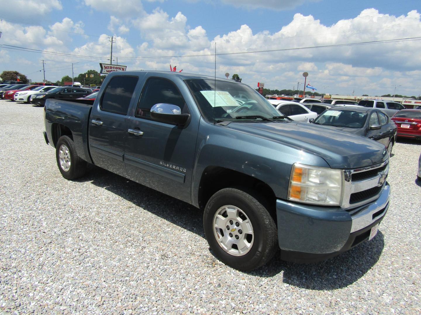 2011 Chevrolet Silverado 1500 LS Crew Cab Short Box 2WD (3GCPCREAXBG) with an 4.8L V8 OHV 16V engine, Automatic transmission, located at 15016 S Hwy 231, Midland City, AL, 36350, (334) 983-3001, 31.306210, -85.495277 - Photo#0