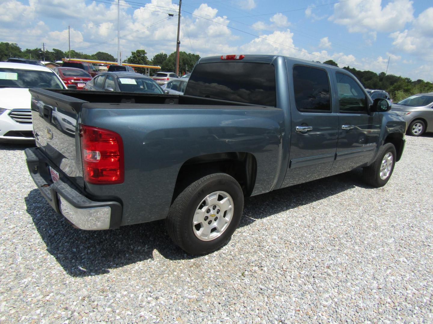 2011 Chevrolet Silverado 1500 LS Crew Cab Short Box 2WD (3GCPCREAXBG) with an 4.8L V8 OHV 16V engine, Automatic transmission, located at 15016 S Hwy 231, Midland City, AL, 36350, (334) 983-3001, 31.306210, -85.495277 - Photo#7