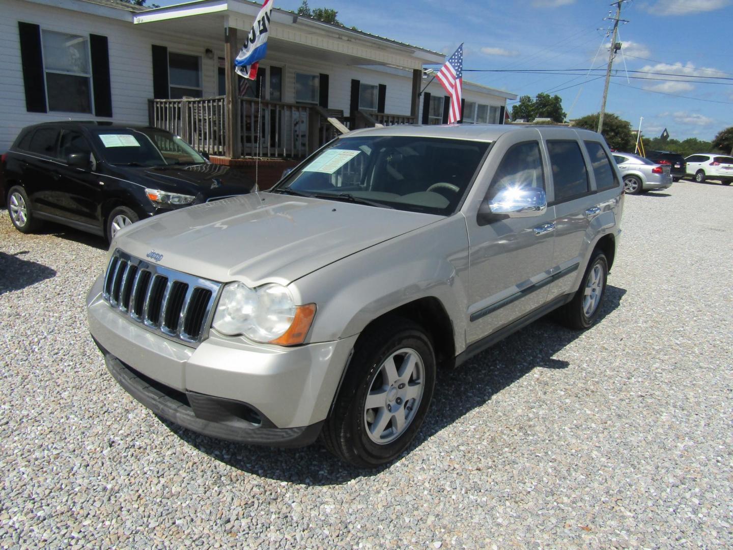 2008 Jeep Grand Cherokee Laredo 2WD (1J8GS48K58C) with an 3.7L V6 SOHC 12V engine, Automatic transmission, located at 15016 S Hwy 231, Midland City, AL, 36350, (334) 983-3001, 31.306210, -85.495277 - Photo#3