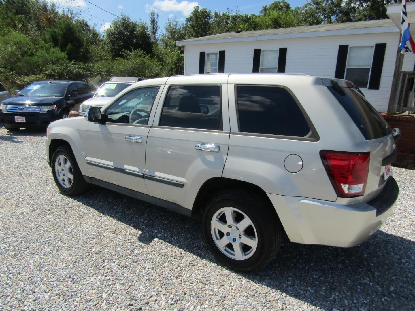 2008 Jeep Grand Cherokee Laredo 2WD (1J8GS48K58C) with an 3.7L V6 SOHC 12V engine, Automatic transmission, located at 15016 S Hwy 231, Midland City, AL, 36350, (334) 983-3001, 31.306210, -85.495277 - Photo#5