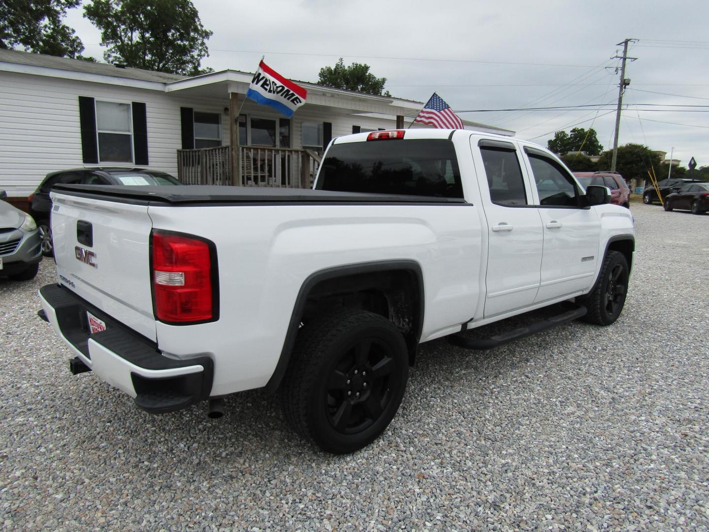 2017 White /Gray GMC Sierra 1500 Base Double Cab 2WD (1GTR1LEH0HZ) with an 5.3L V8 OHV 16V engine, Automatic transmission, located at 15016 S Hwy 231, Midland City, AL, 36350, (334) 983-3001, 31.306210, -85.495277 - Photo#7