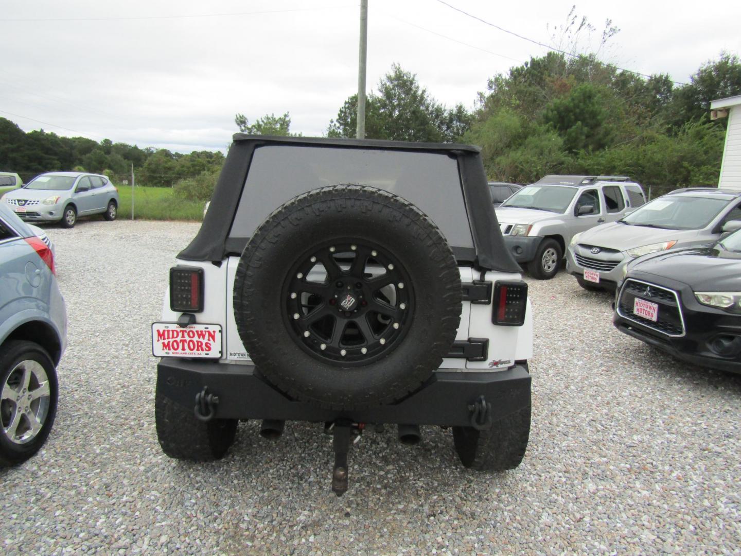 2014 White Jeep Wrangler Unlimited Sahara 4WD (1C4BJWEG0EL) with an 3.6L V6 DOHC 24V FFV engine, Automatic transmission, located at 15016 S Hwy 231, Midland City, AL, 36350, (334) 983-3001, 31.306210, -85.495277 - Photo#6