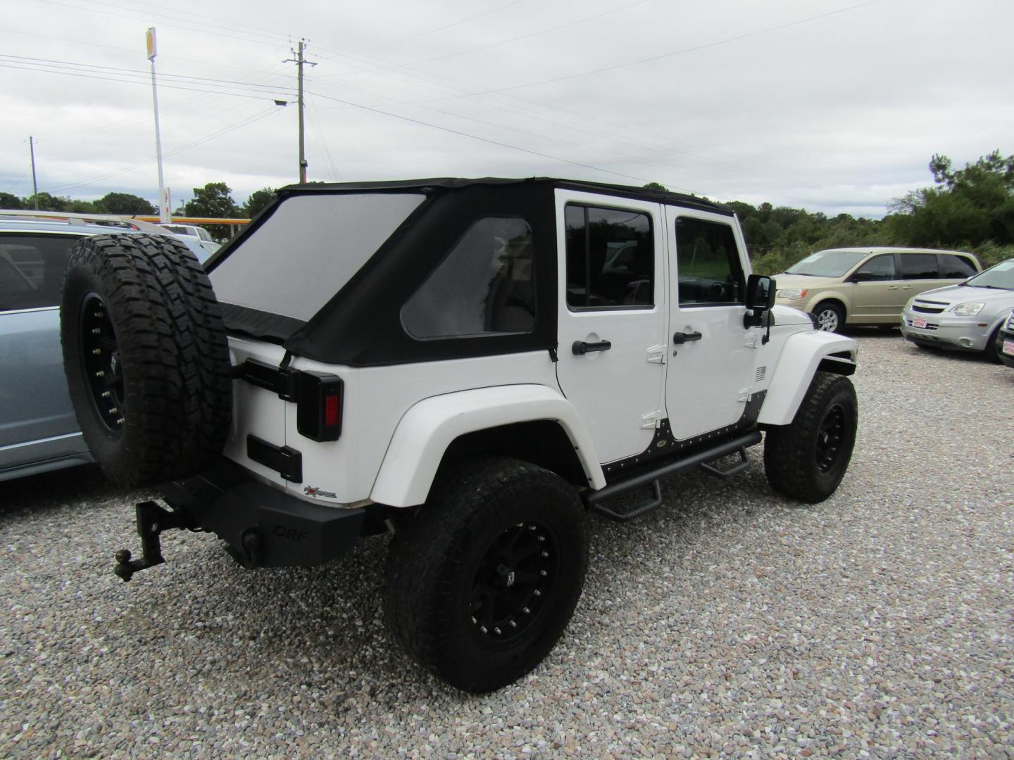 2014 White Jeep Wrangler Unlimited Sahara 4WD (1C4BJWEG0EL) with an 3.6L V6 DOHC 24V FFV engine, Automatic transmission, located at 15016 S Hwy 231, Midland City, AL, 36350, (334) 983-3001, 31.306210, -85.495277 - Photo#7