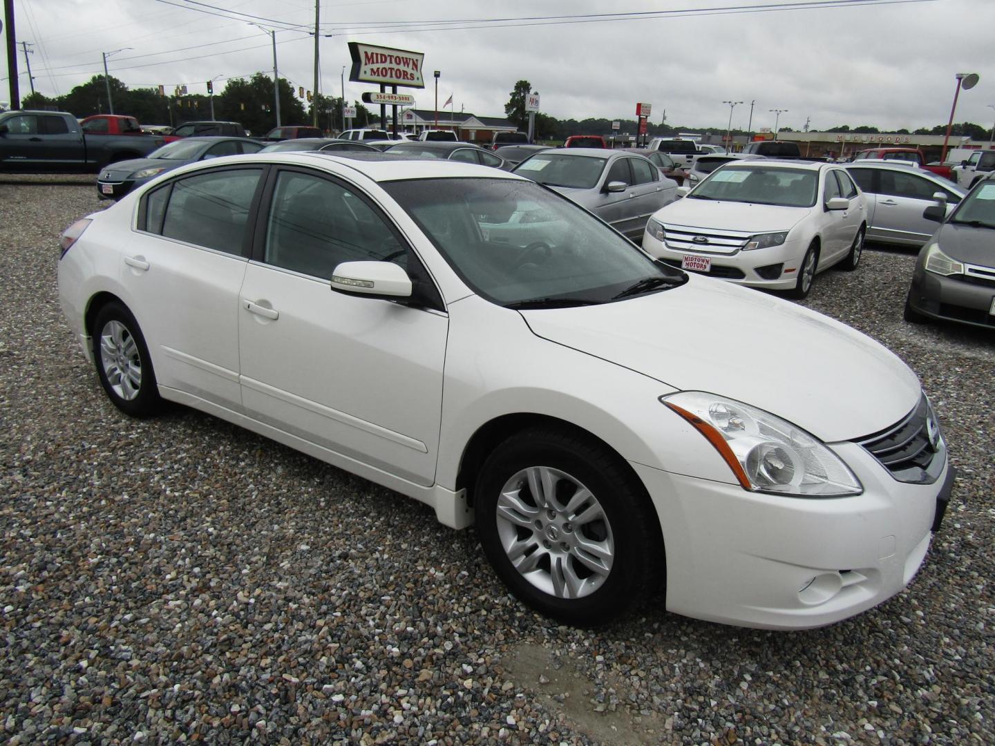 2012 White Nissan Altima 2.5 S (1N4AL2AP4CN) with an 2.5L L4 DOHC 16V engine, Automatic transmission, located at 15016 S Hwy 231, Midland City, AL, 36350, (334) 983-3001, 31.306210, -85.495277 - Photo#0