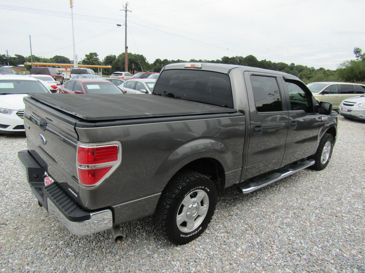 2013 Gray Ford F-150 FX2 SuperCrew 5.5-ft. Bed 2WD (1FTFW1CF3DF) with an 5.0L V8 engine, Automatic transmission, located at 15016 S Hwy 231, Midland City, AL, 36350, (334) 983-3001, 31.306210, -85.495277 - Photo#7