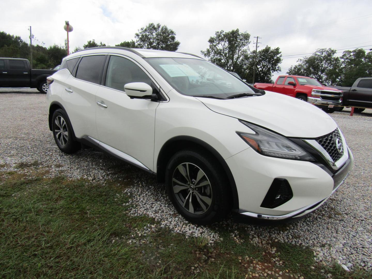 2019 White /Tan Nissan Murano Platinum FWD (5N1AZ2MJ5KN) with an 3.5L V6 DOHC 24V engine, Automatic transmission, located at 15016 S Hwy 231, Midland City, AL, 36350, (334) 983-3001, 31.306210, -85.495277 - Photo#0