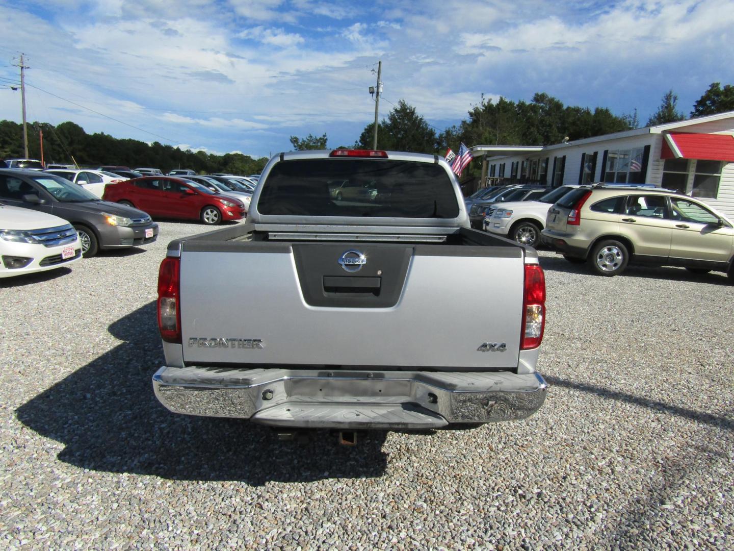 2008 Silver Nissan Frontier LE Crew Cab 4WD (1N6AD07W88C) with an 4.0L V6 DOHC 24V engine, Automatic transmission, located at 15016 S Hwy 231, Midland City, AL, 36350, (334) 983-3001, 31.306210, -85.495277 - Photo#6