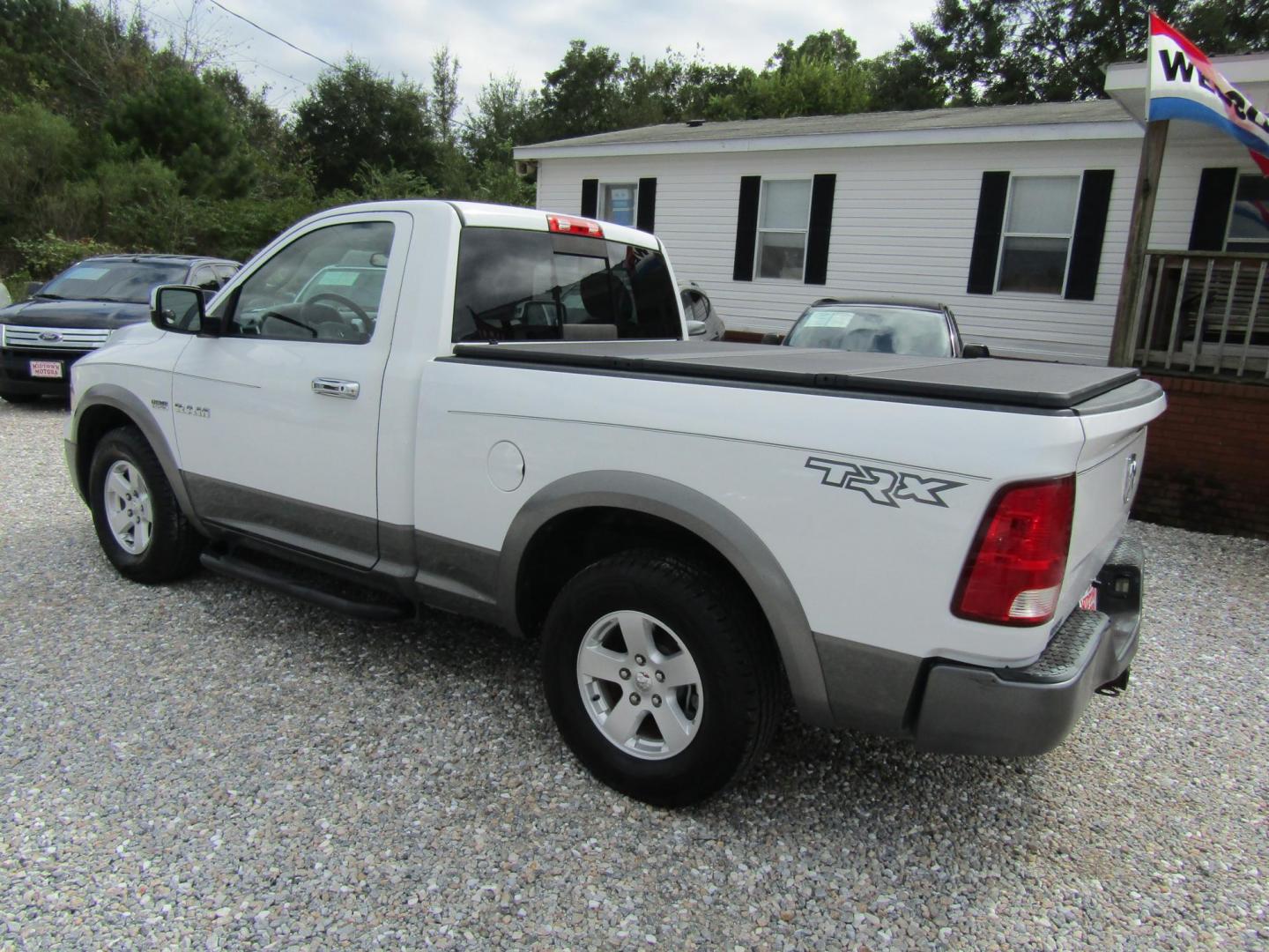 2010 White Dodge Ram 1500 SLT SWB 2WD (3D7JB1ET0AG) with an 5.7L V8 OHV 16V engine, Automatic transmission, located at 15016 S Hwy 231, Midland City, AL, 36350, (334) 983-3001, 31.306210, -85.495277 - Photo#4