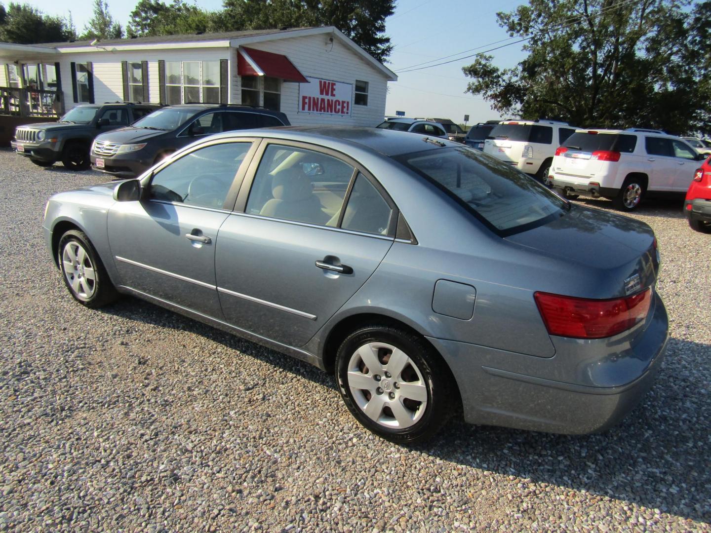 2009 Blue Hyundai Sonata GLS (5NPET46C29H) with an 2.4L L4 DOHC 16V engine, Automatic transmission, located at 15016 S Hwy 231, Midland City, AL, 36350, (334) 983-3001, 31.306210, -85.495277 - Photo#5