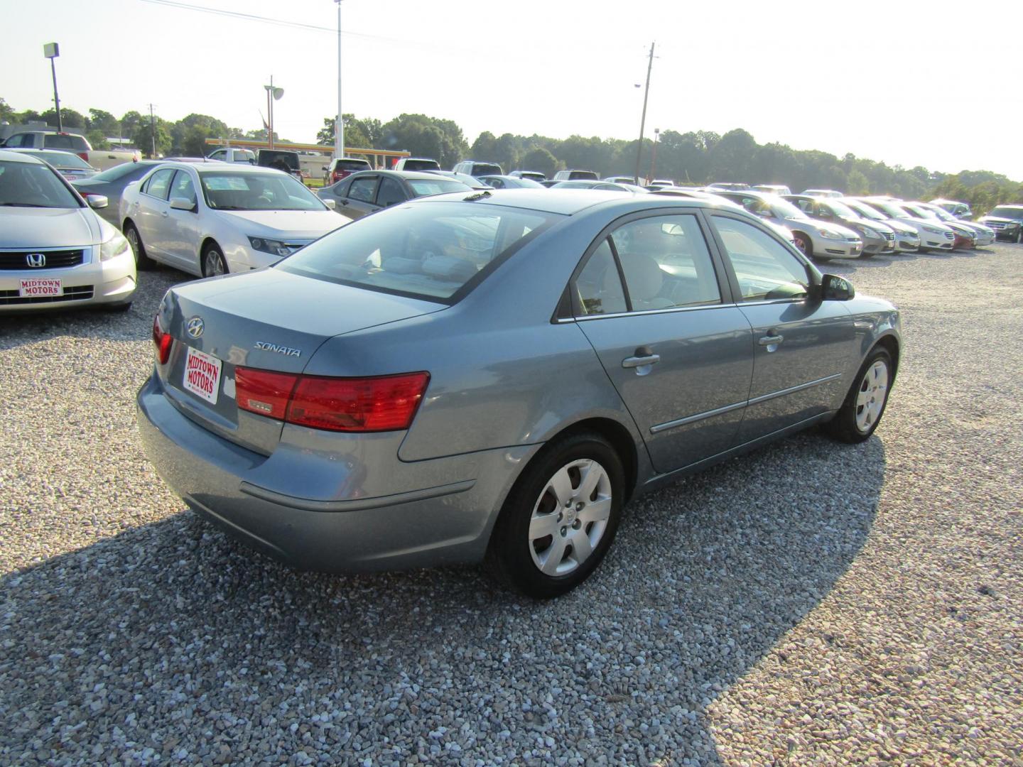 2009 Blue Hyundai Sonata GLS (5NPET46C29H) with an 2.4L L4 DOHC 16V engine, Automatic transmission, located at 15016 S Hwy 231, Midland City, AL, 36350, (334) 983-3001, 31.306210, -85.495277 - Photo#9