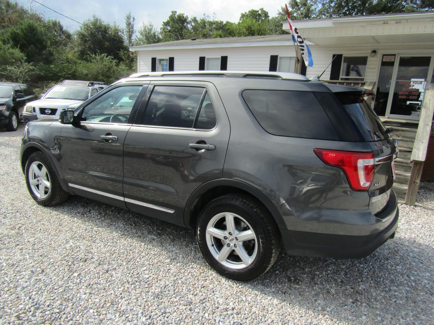 2018 Black Ford Explorer XLT FWD (1FM5K7D81JG) with an 3.5L V6 DOHC 24V engine, Automatic transmission, located at 15016 S Hwy 231, Midland City, AL, 36350, (334) 983-3001, 31.306210, -85.495277 - Photo#5