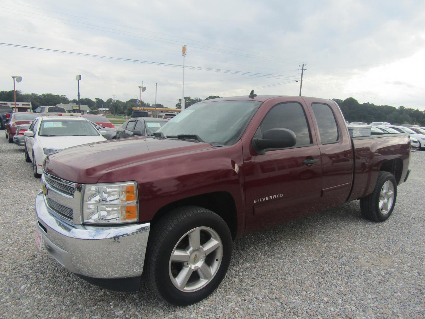 2013 Red Chevrolet Silverado 1500 LT Ext. Cab Long Box 2WD (1GCRCSEA4DZ) with an 4.8L V8 OHV 16V engine, Automatic transmission, located at 15016 S Hwy 231, Midland City, AL, 36350, (334) 983-3001, 31.306210, -85.495277 - Photo#2