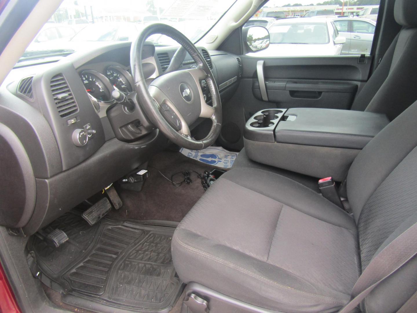 2013 Red Chevrolet Silverado 1500 LT Ext. Cab Long Box 2WD (1GCRCSEA4DZ) with an 4.8L V8 OHV 16V engine, Automatic transmission, located at 15016 S Hwy 231, Midland City, AL, 36350, (334) 983-3001, 31.306210, -85.495277 - Photo#3