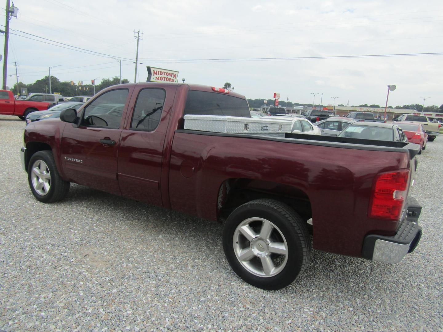 2013 Red Chevrolet Silverado 1500 LT Ext. Cab Long Box 2WD (1GCRCSEA4DZ) with an 4.8L V8 OHV 16V engine, Automatic transmission, located at 15016 S Hwy 231, Midland City, AL, 36350, (334) 983-3001, 31.306210, -85.495277 - Photo#7